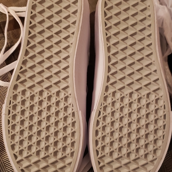 Vans - Picture 2 of 5